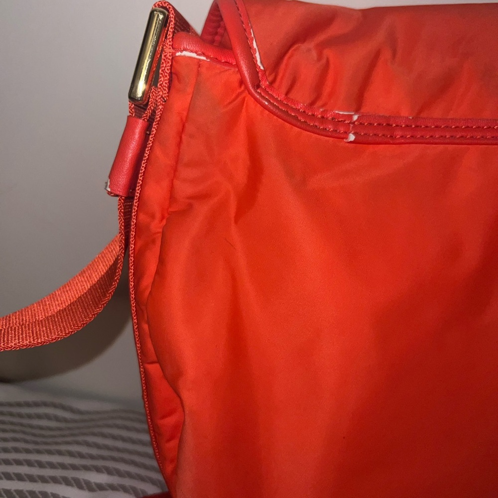Tory Burch Red Crossbody Bag with Flap Design and Matching Strap - Picture 8 of 16